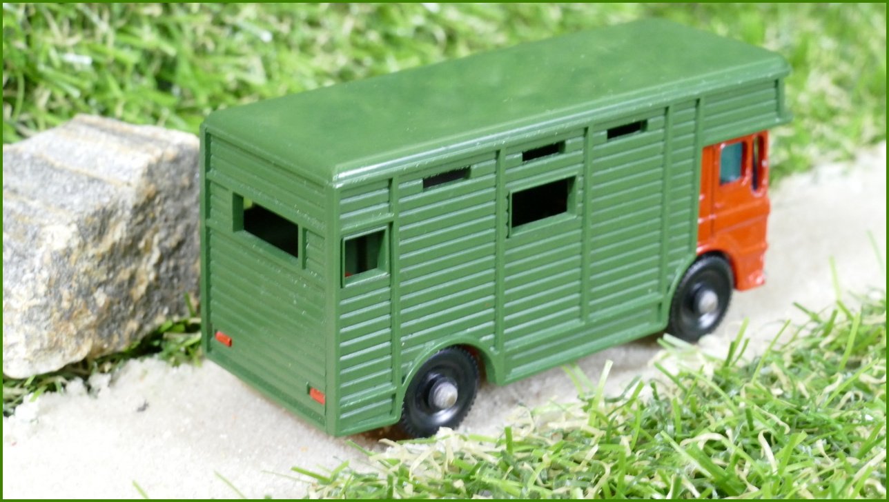 Model Autíčka Matchbox Lesney No.17 - Horse Box