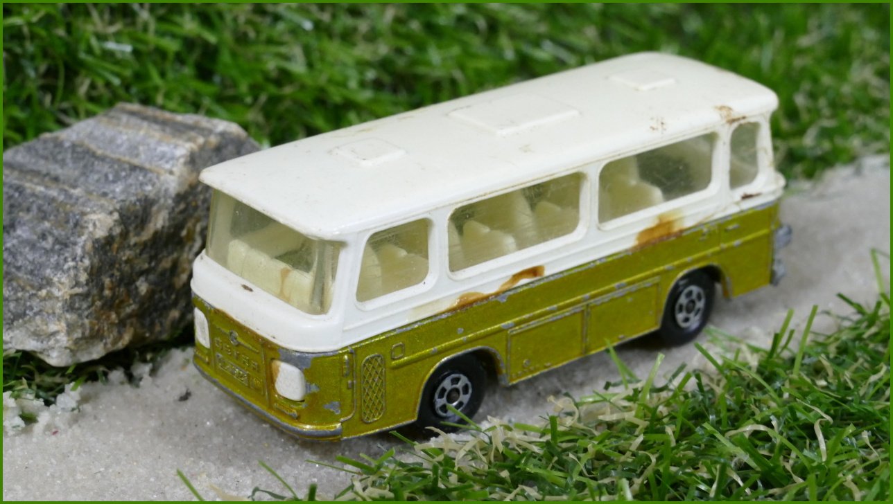 Model Autíčka Matchbox Lesney No.12 - Setra Coach - prasklé přední okno