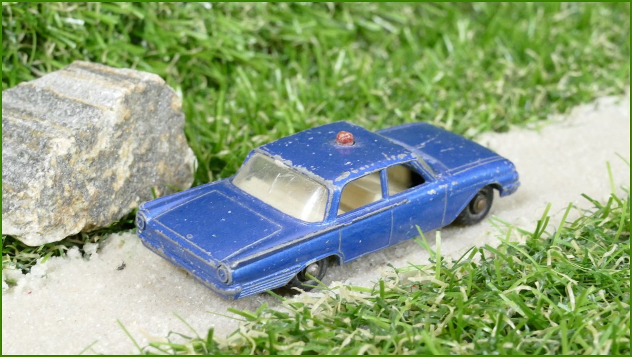 Model Autíčka Matchbox Lesney No.55 - Ford Fairlane Police Car - prasklé přední sklo
