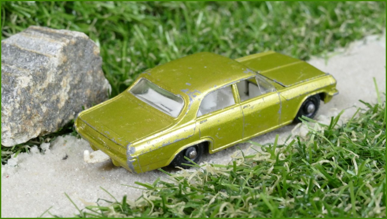 Model Autíčka Matchbox Lesney No.36 - Opel Diplomat - prasklé přední sklo
