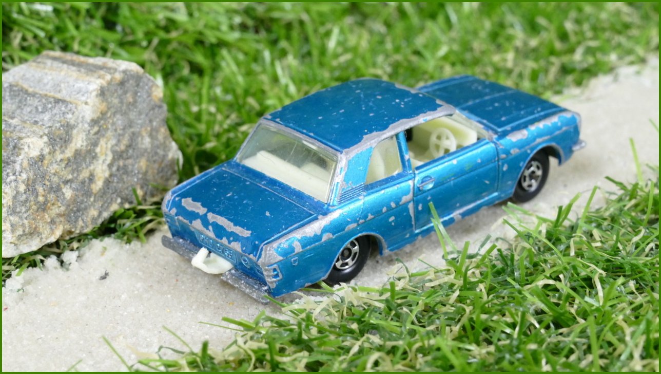 Model Autíčka Matchbox Lesney No.25 - Ford Cortina - prasklé sklo a sloupky u něj