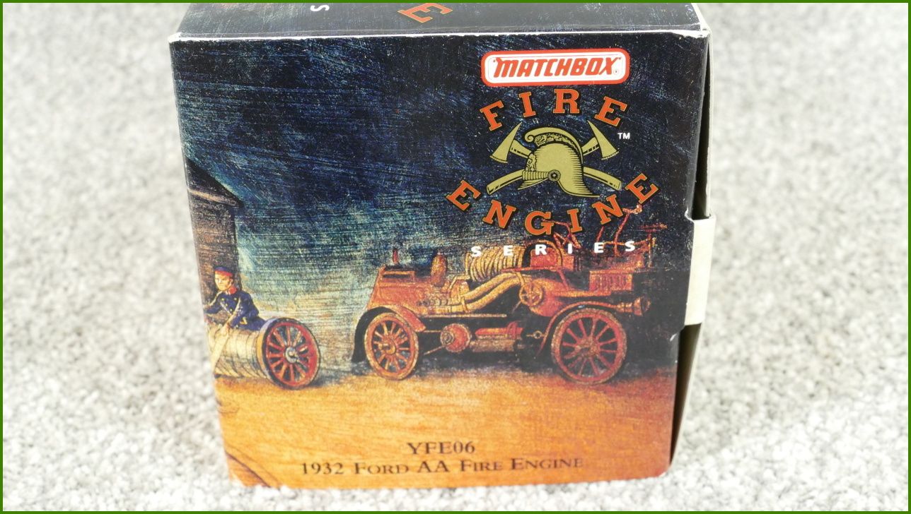 Matchbox Autíčko s Krabičkou YFE06 - 1932 Ford AA Fire Engine