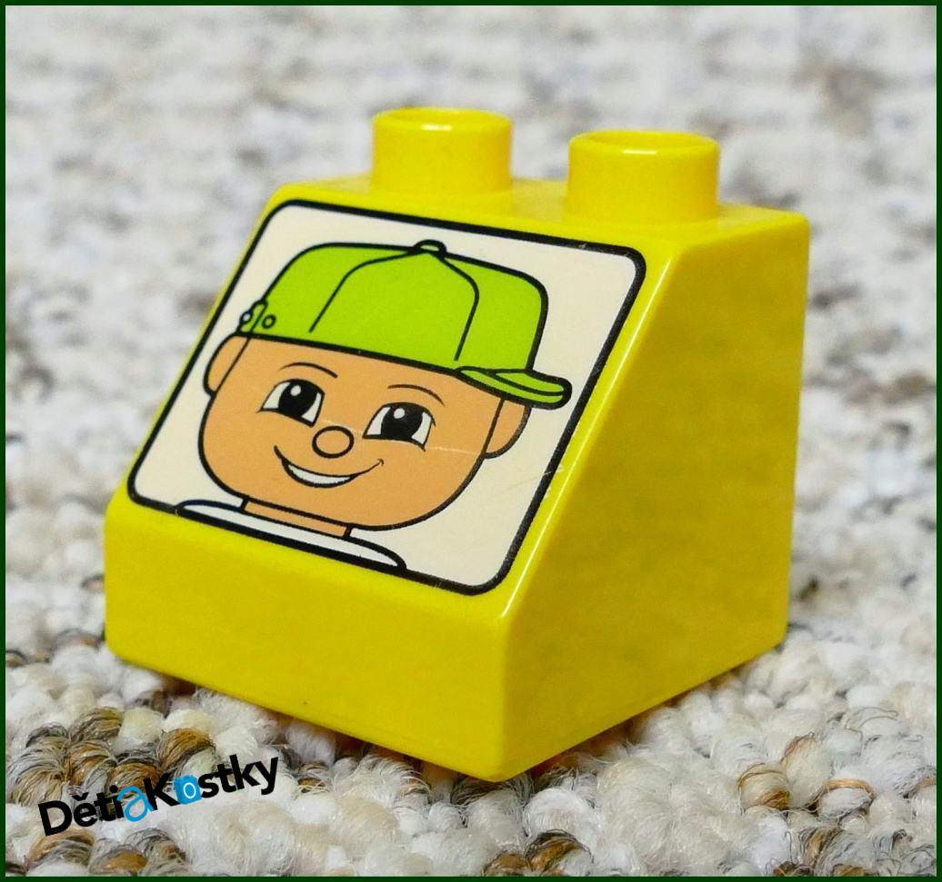 Lego® Duplo® Kostka 2x2 Žlutá Zkosená - Kluk s Kšiltem