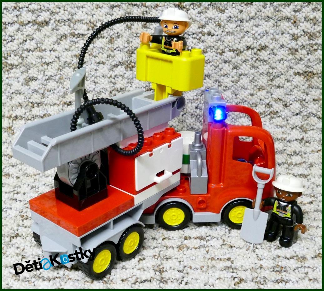 Lego® Duplo® Hasičské Auto s Návěsem, Tryskou a Žebříkem