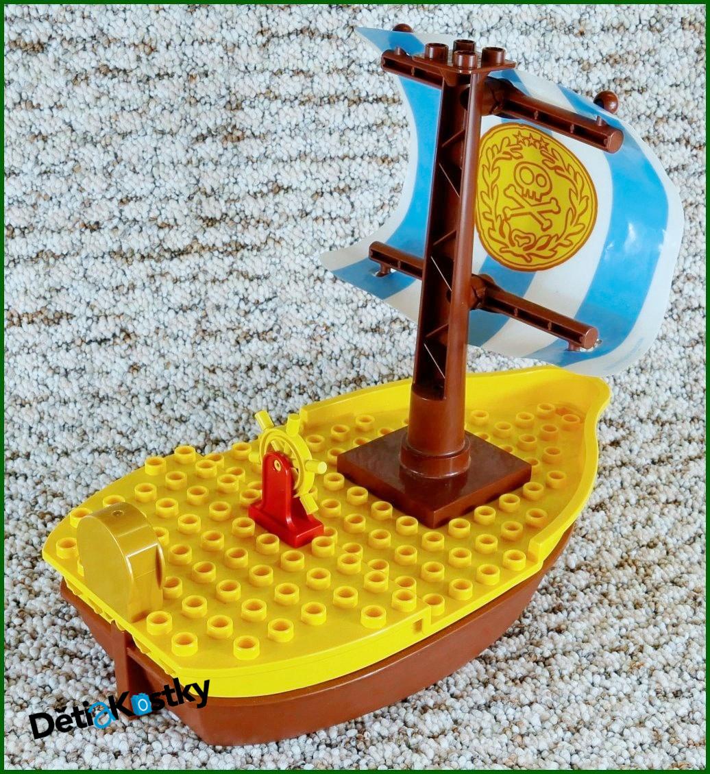 Lego® Duplo® Jakeova Pirátská Loď Bucky - Červené Kormidlo