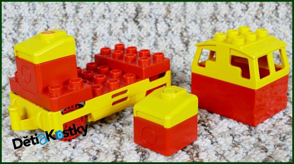 Lego® Duplo® Mašinka se Spodními Tlačítky - Červená
