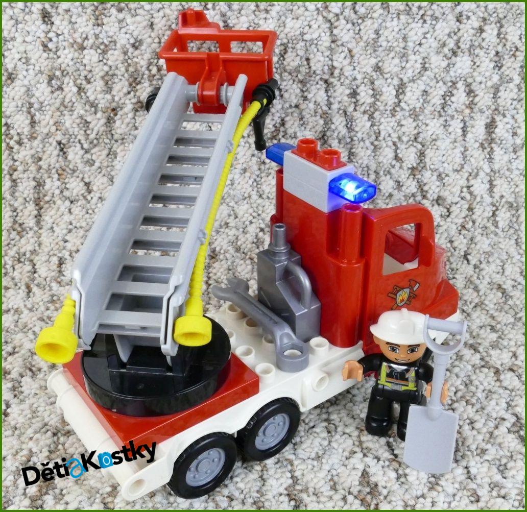 Lego® Duplo® Hasičské Auto s Vysouvacím Žebříkem, Majáčkem a Hasičem
