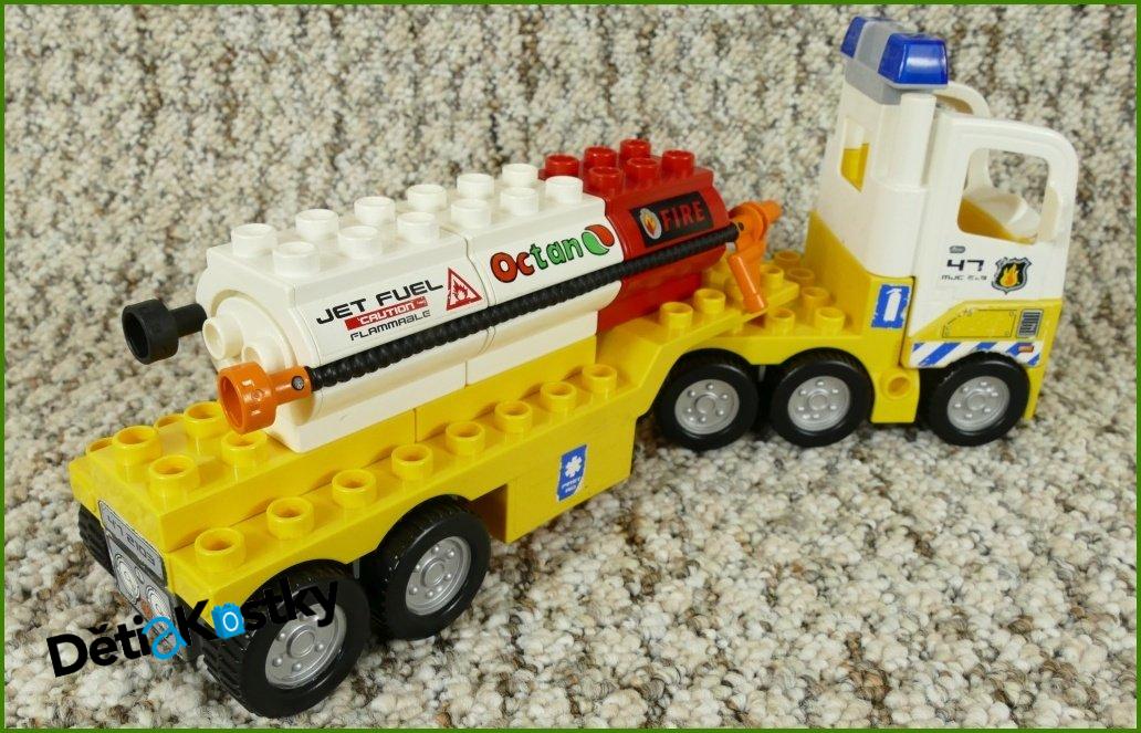 Lego® Duplo® Letištní Cisterna s Majáčkem a Cisternami