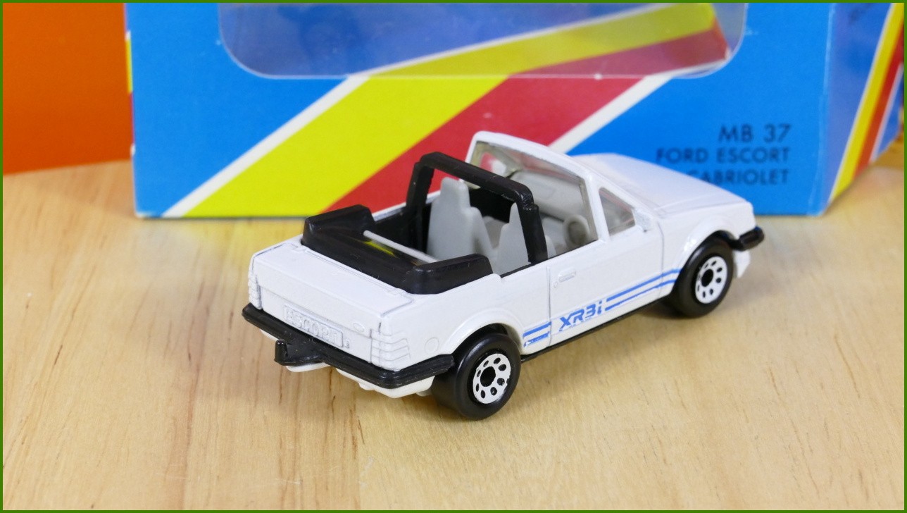 Angličák Autíčko Matchbox MB 37 - Ford Escort XR3i Cabriolet