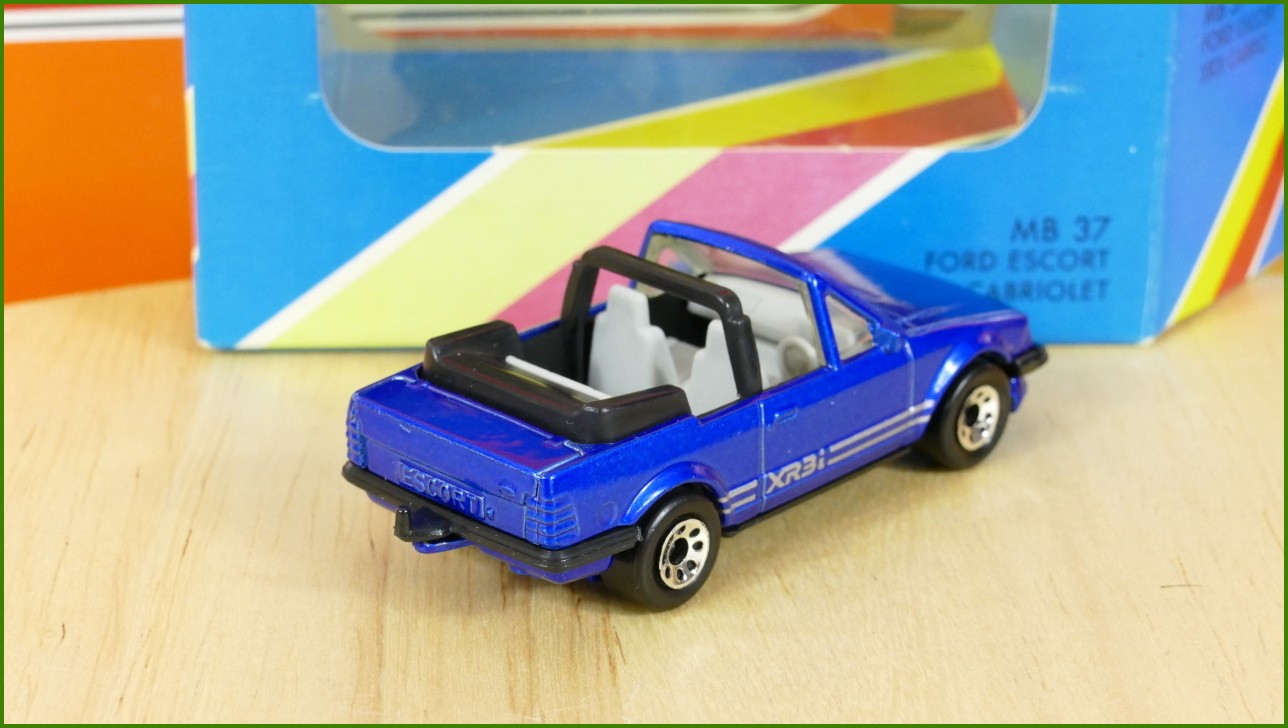 Angličák Autíčko Matchbox MB 37 - Ford Escort XR3i Cabriolet