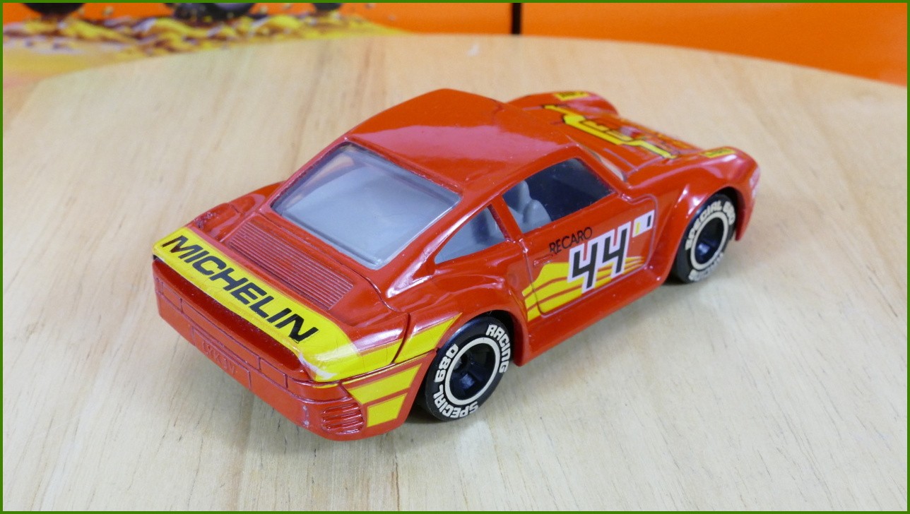 Angličák Autíčko Matchbox Specials SP13 - Porsche 959