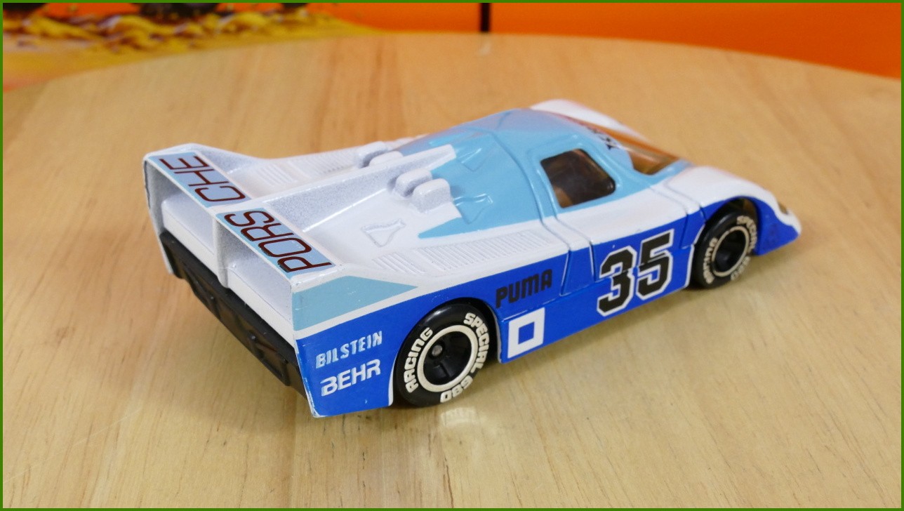 Angličák Autíčko Matchbox Specials SP1 - Kremer Porsche CK5 - prasklinka plastu krabičky