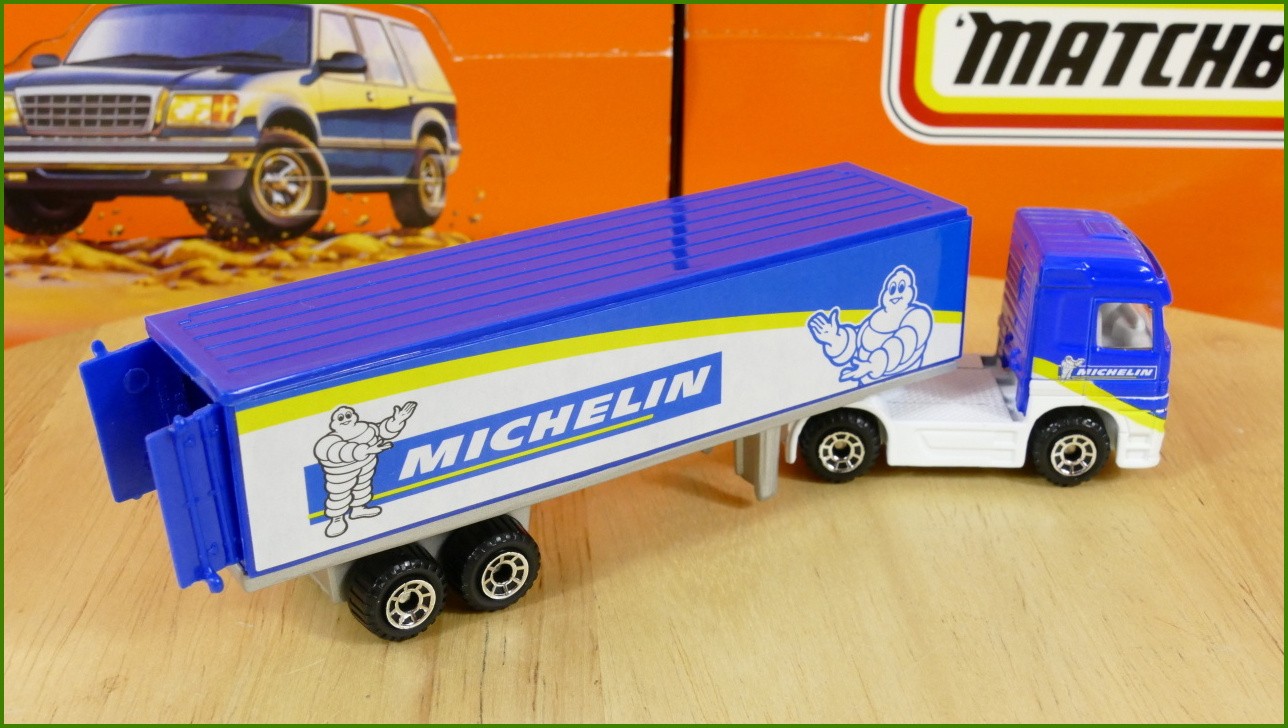 Model Matchbox Convoy Mercedes Benz Actros - Michelin Trailer