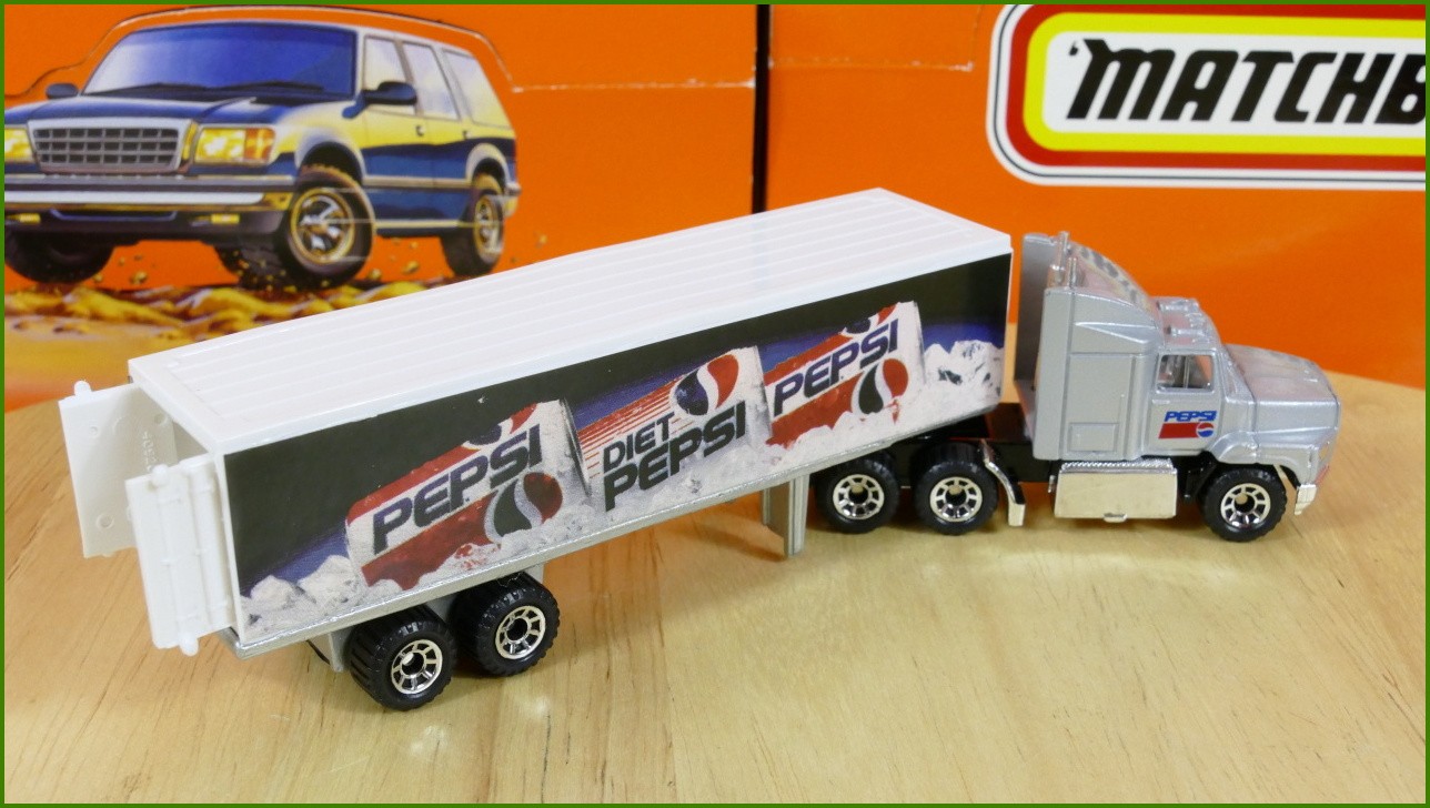 Model Matchbox Convoy Ford Aeromax - Pepsi Trailer