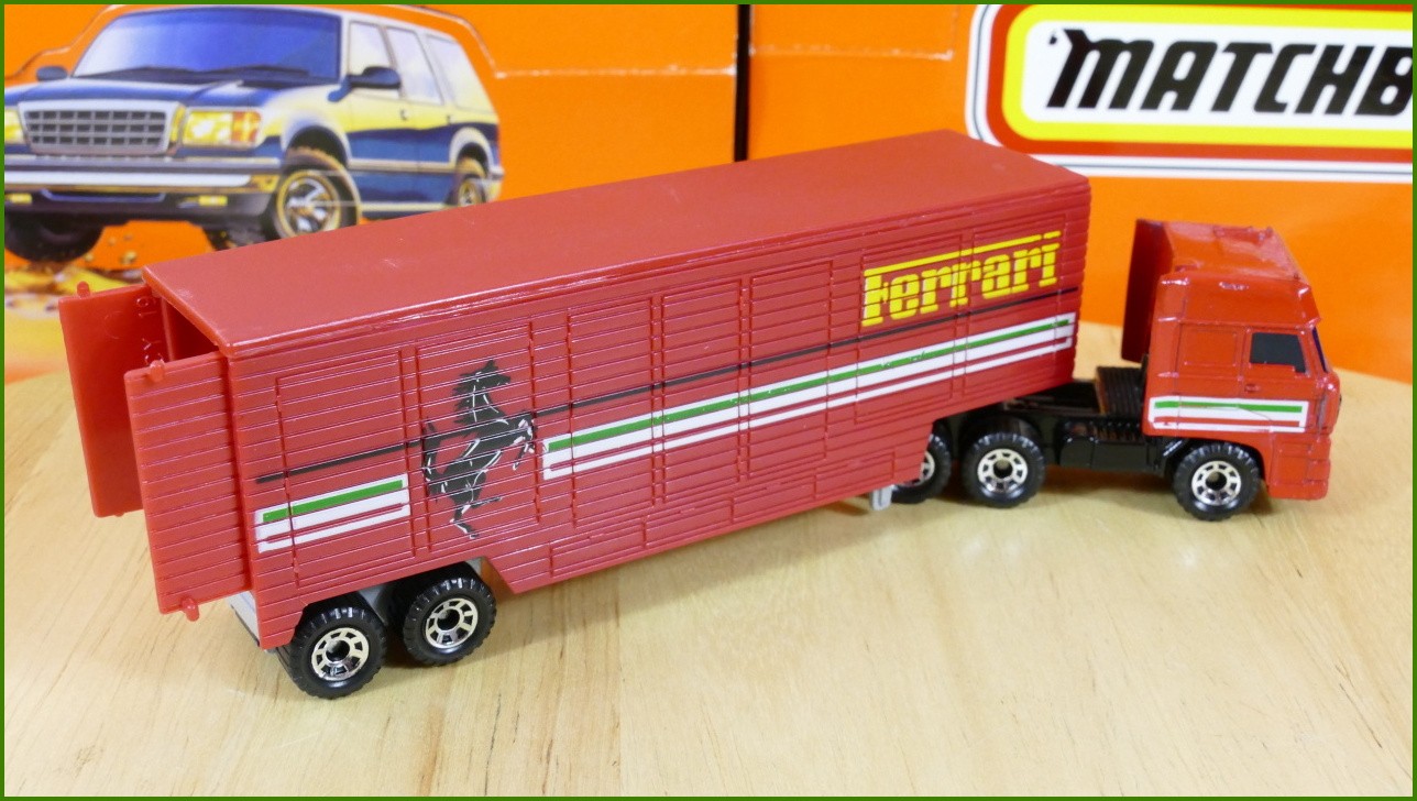 Model Matchbox Convoy CY-24 - DAF 3300 Space Cab - Ferrari Trailer