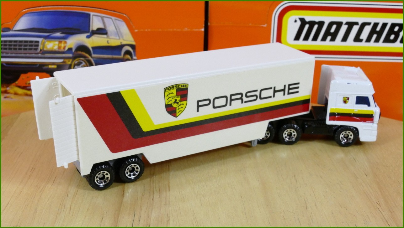 Model Matchbox Convoy CY-24 - DAF 3300 Space Cab - Porsche Trailer