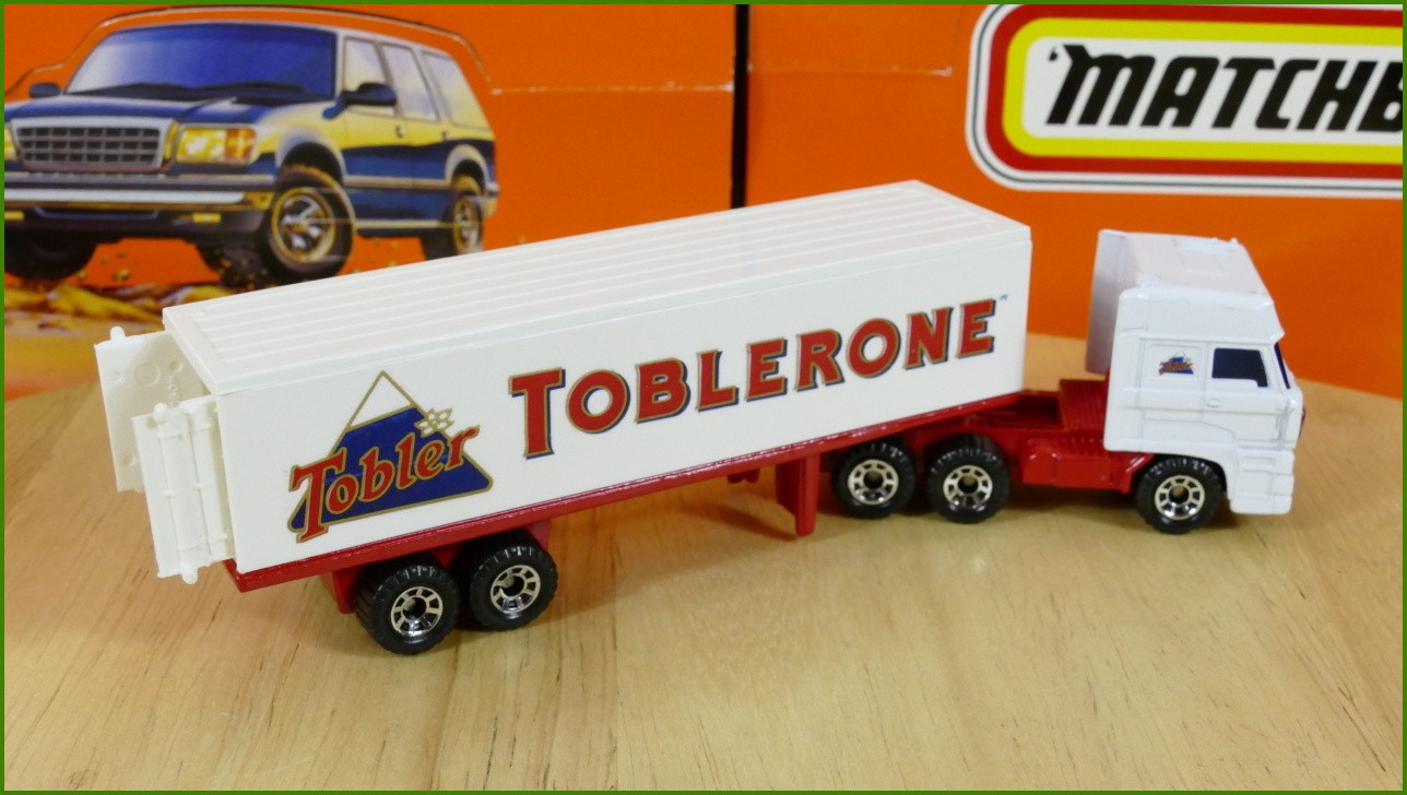 Model Matchbox Convoy CY-25 - DAF 3300 Space Cab - Toblerone Trailer