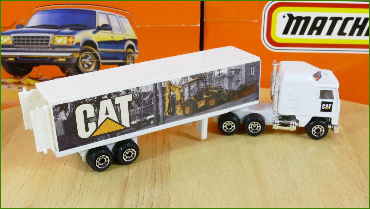 Model Matchbox Convoy Kenworth - CAT Trailer