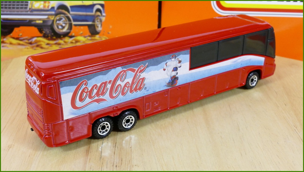 Model Matchbox Convoy Coca-Cola Coach Bus