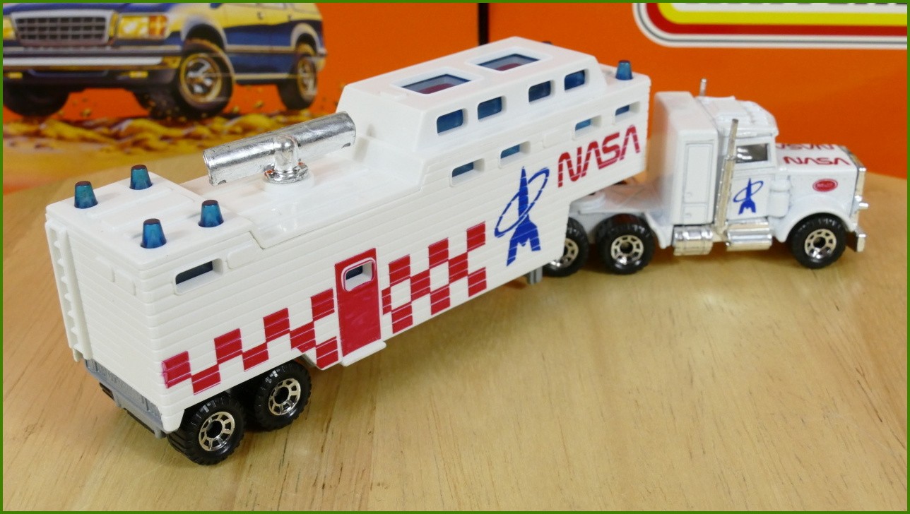 Model Matchbox Convoy CY 15 - Peterbilt - Nasa Trailer - zažloutlá strana návěsu