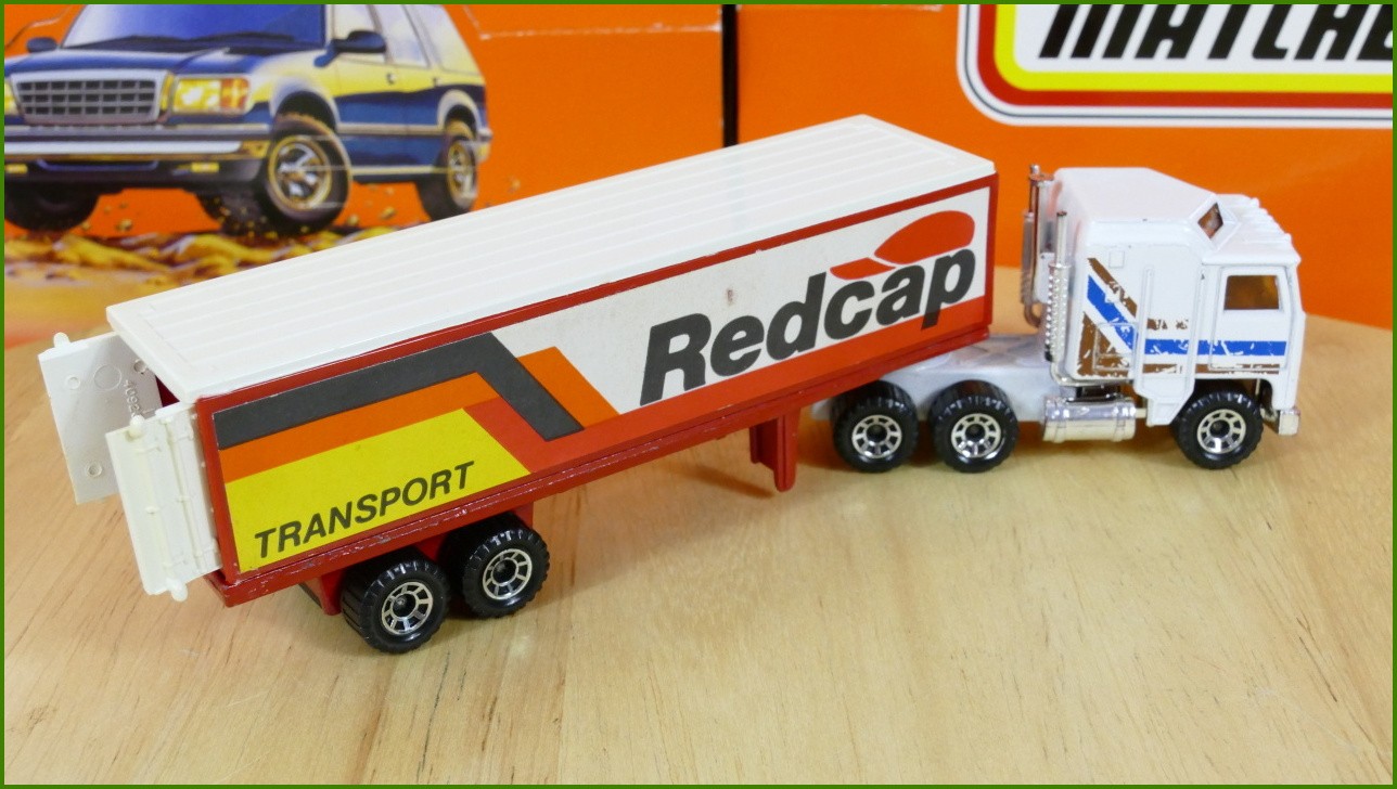 Model Matchbox Convoy CY 8 - Kenworth - Redcap Transport - prasklý plast krabičky