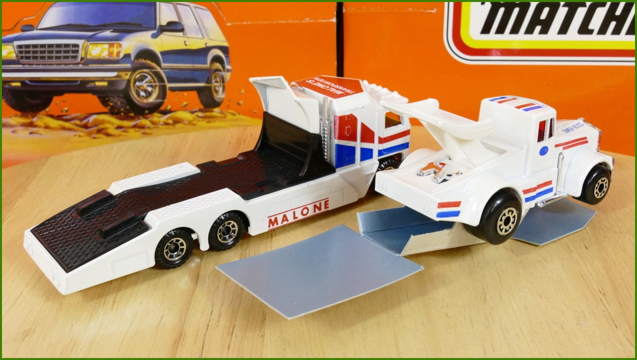 Model Matchbox Convoy CY 10 - Kenworth Cabover - Racing Transporter