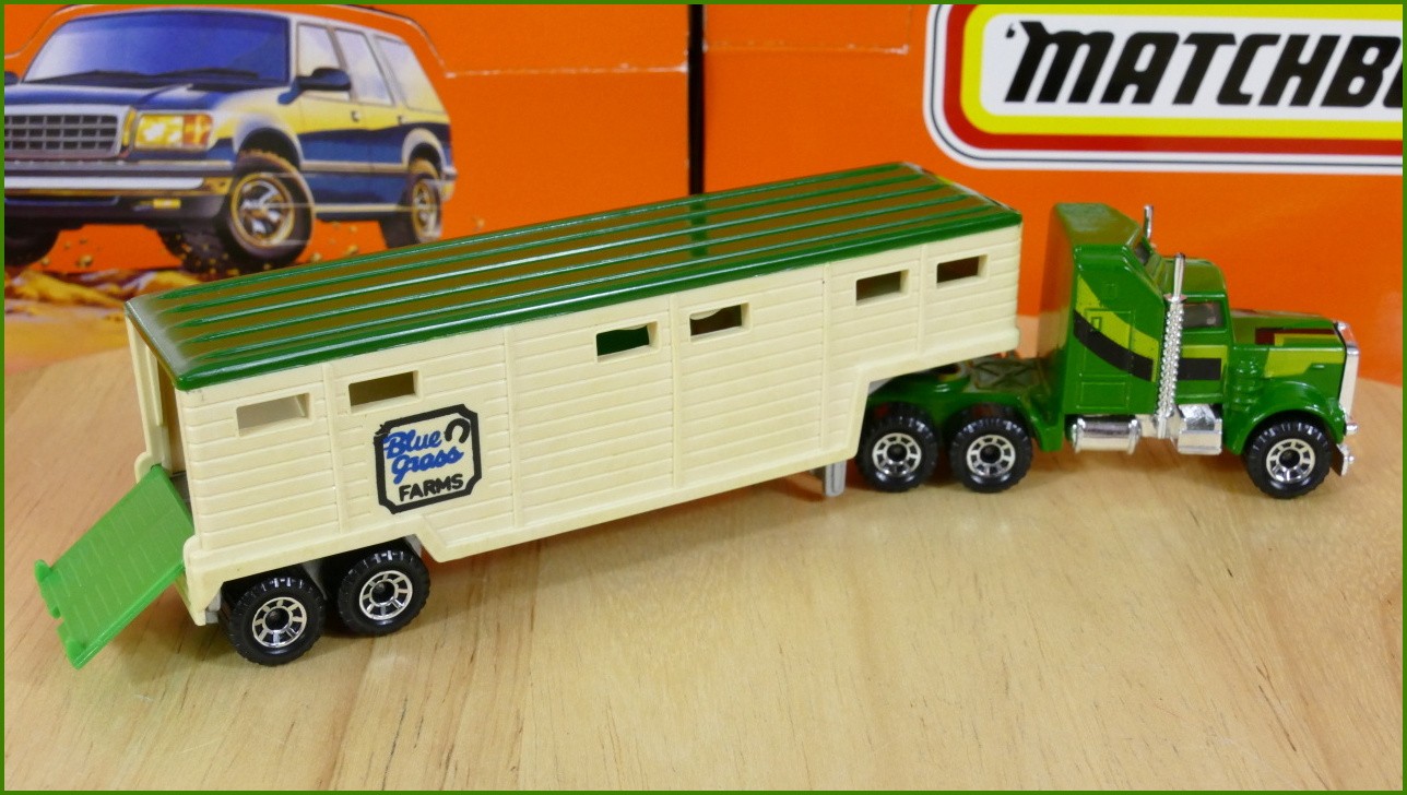 Model Matchbox Convoy CY 6 - Kenworth - Low Bed Trailer - zažloutlý zleva