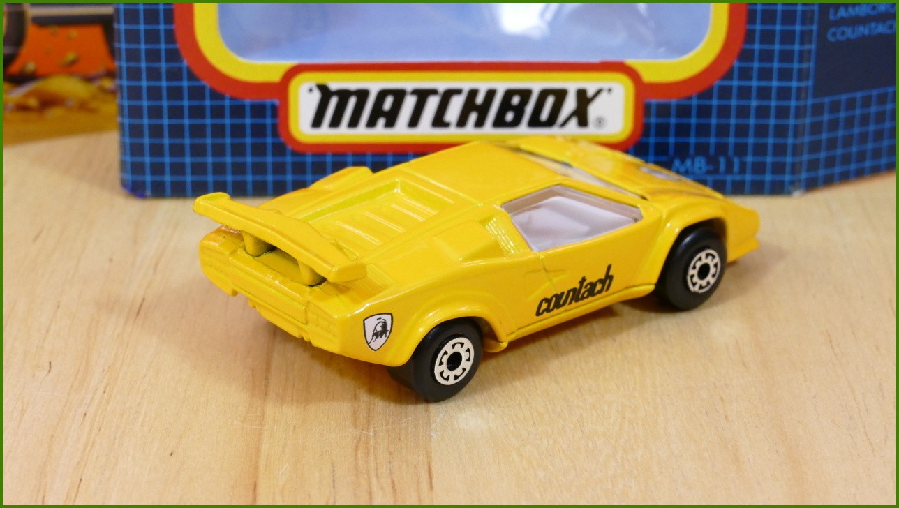Matchbox Model MB-11 - Lamborghini Countach