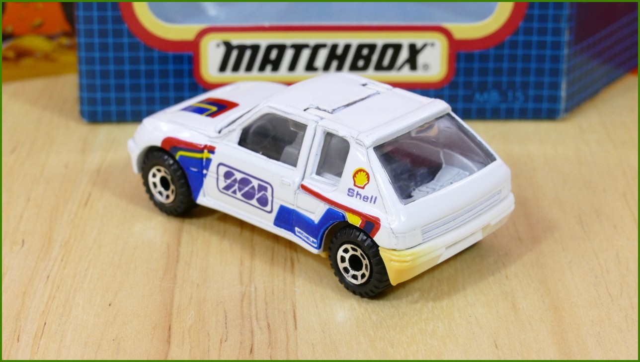 Matchbox Model MB-15 - Peugeot 205 Turbo 16 - zažloutlý roh zadního nárazníku