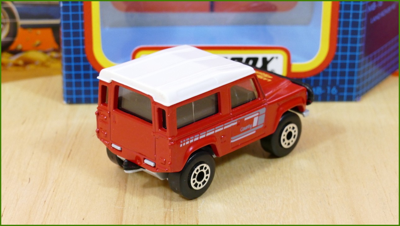 Matchbox Model MB-16 - Land Rover 90