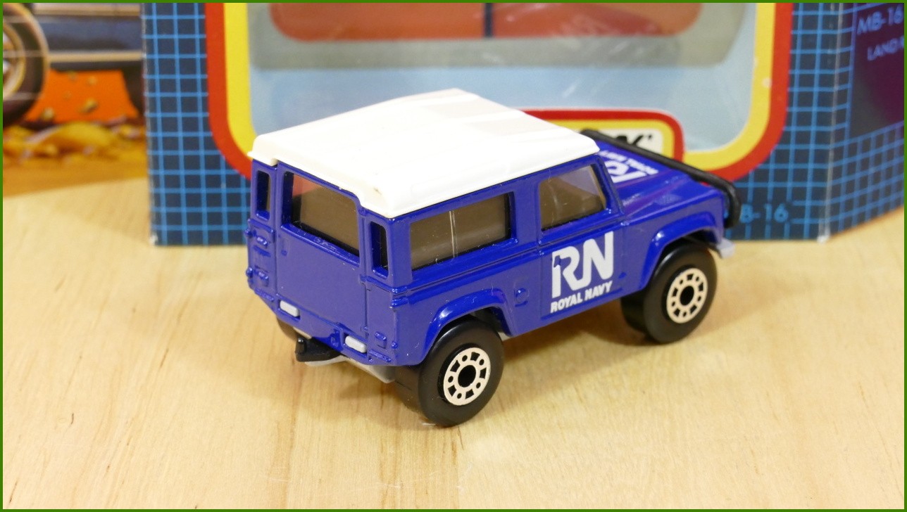Matchbox Model MB-16 - Land Rover 90