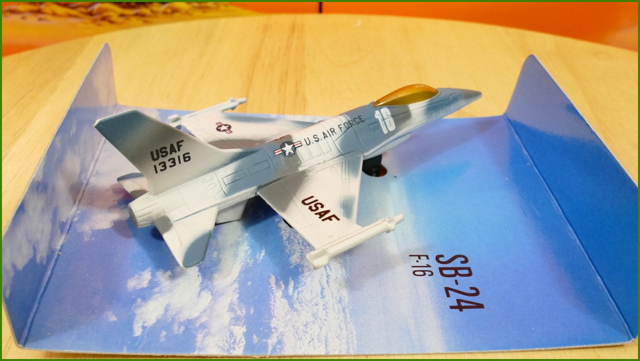 Matchbox Model Letadla - SB-24 - F-16