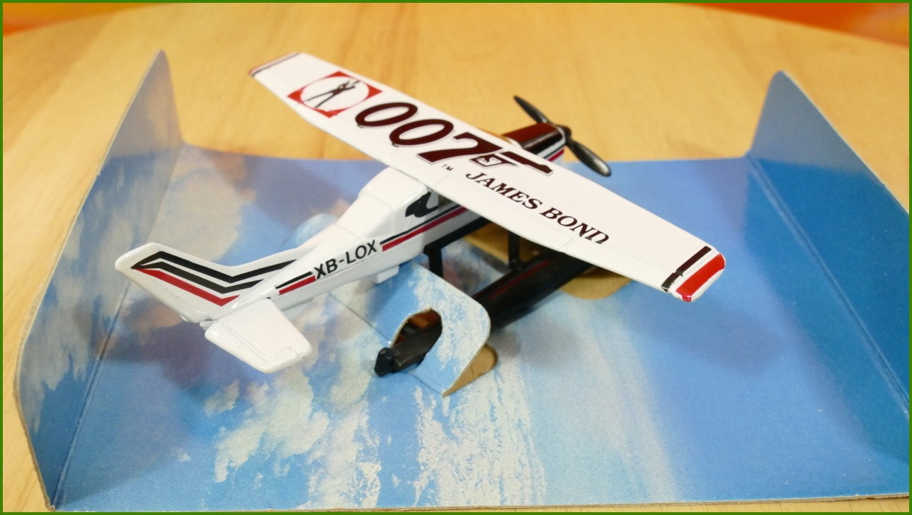 Matchbox Model Letadla - SB-26 - Cessna 210 G - 007 James Bond