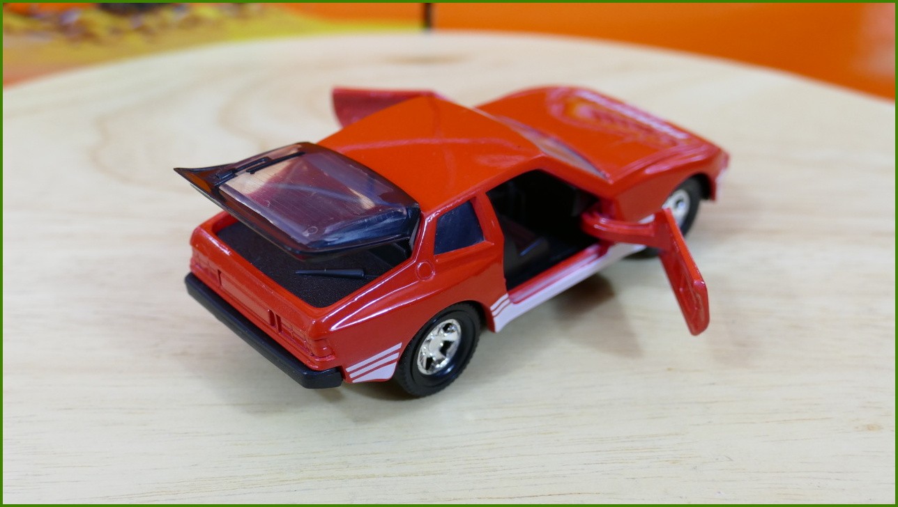 Model Autíčka Matchbox Superkings - K 98 - Porsche 944