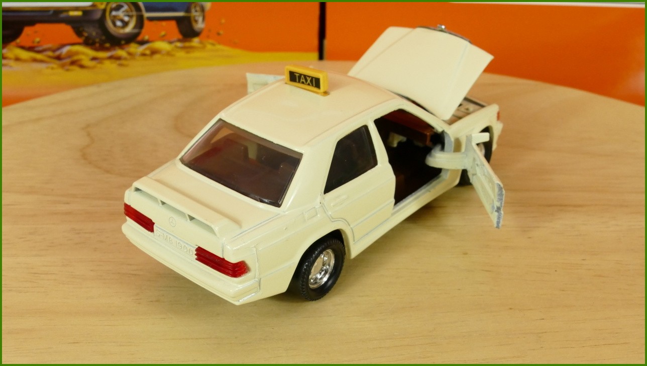 Model Autíčka Matchbox Superkings - K 166 - Mercedes Benz 190E 2.5-16