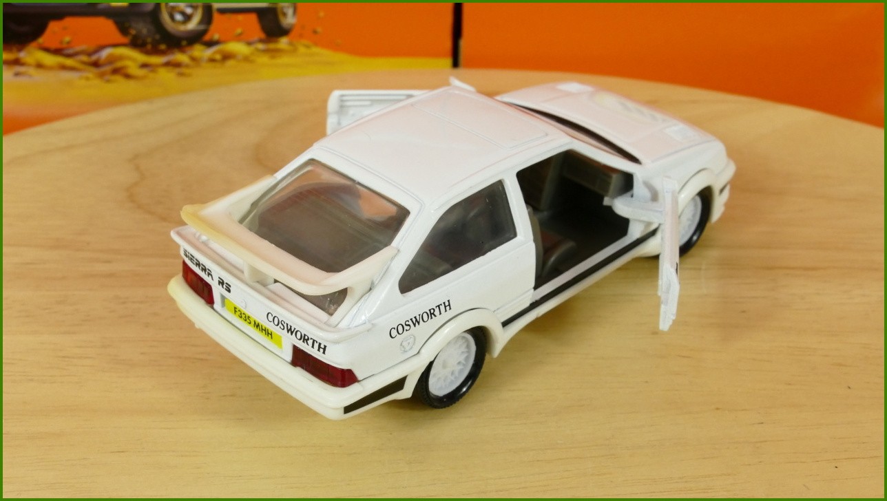Model Autíčka Matchbox Superkings - K 162 - Sierra RS 500 Cosworth - zažloutlá levá strana