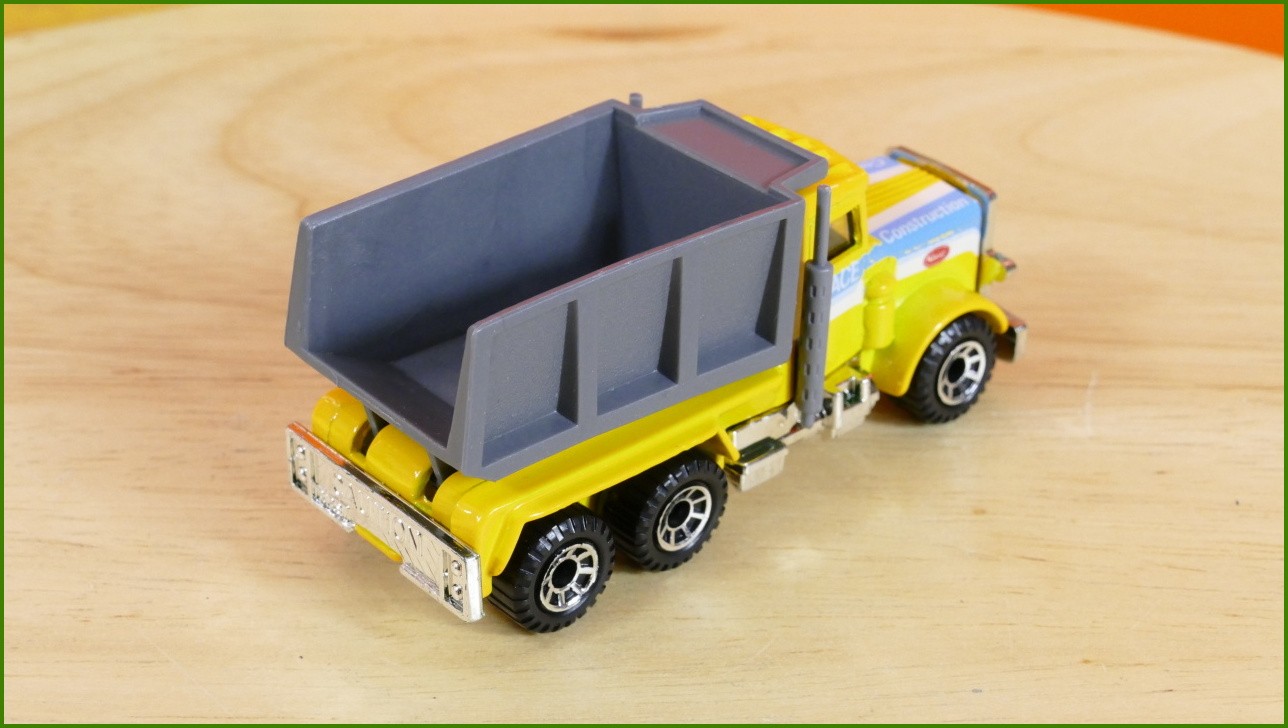 Angličák Matchbox MB-23 - Peterbilt Tipper Truck