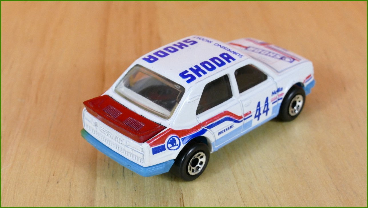 Autíčko Angličák Matchbox MB-44 - Škoda 130 LR - zabarvená levá strana nárazníků