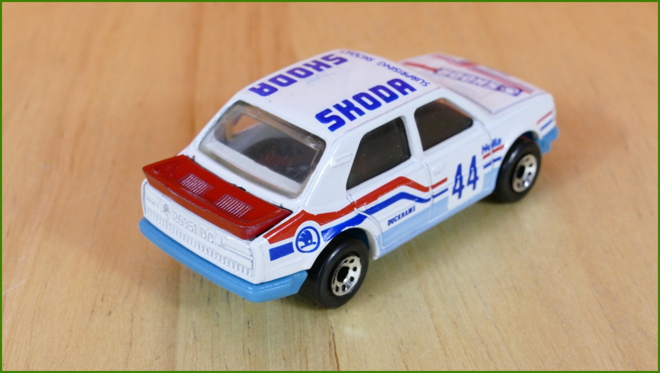 Autíčko Angličák Matchbox MB-44 - Škoda 130 LR - zabarvená levá strana nárazníků