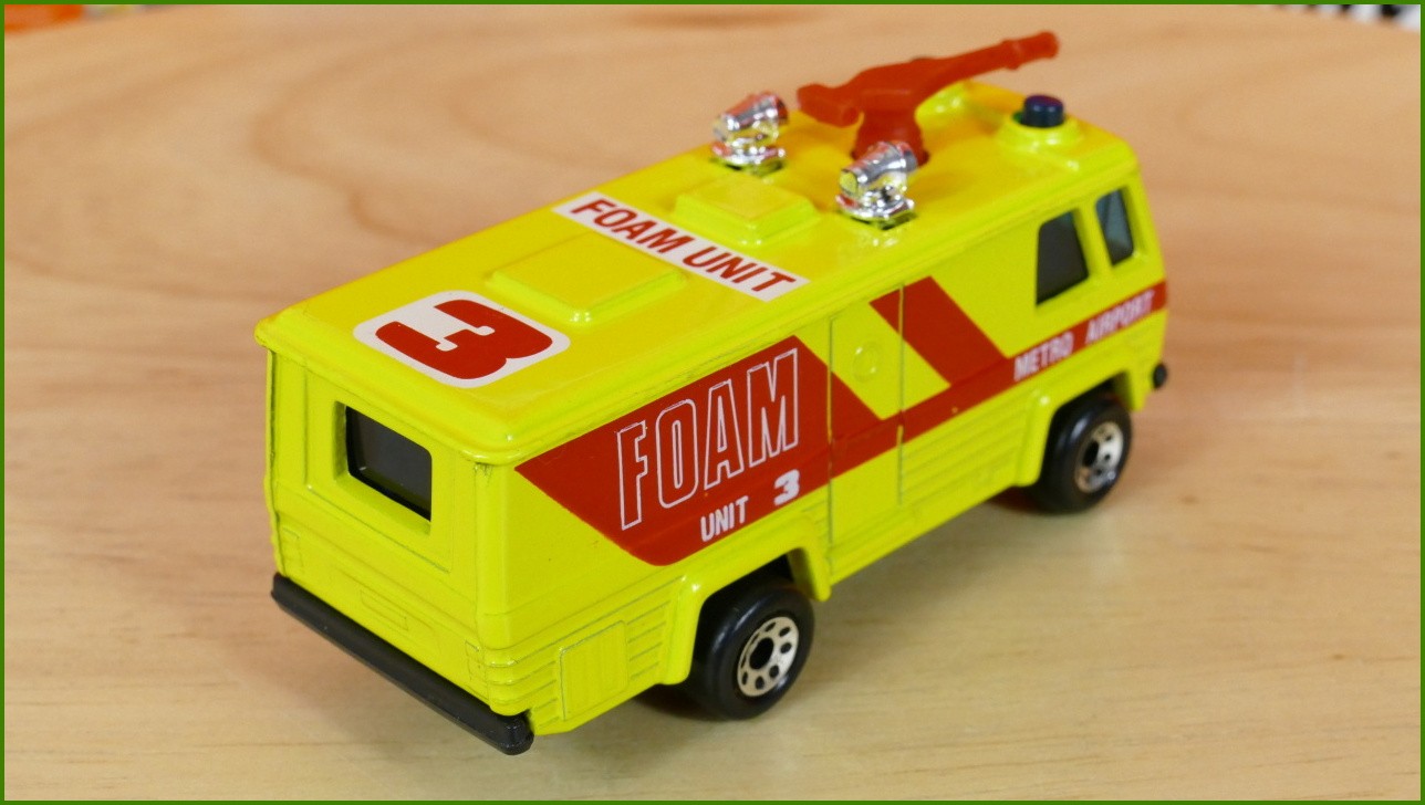 Autíčko Angličák Matchbox MB-54 - Aiport Foam Monitor