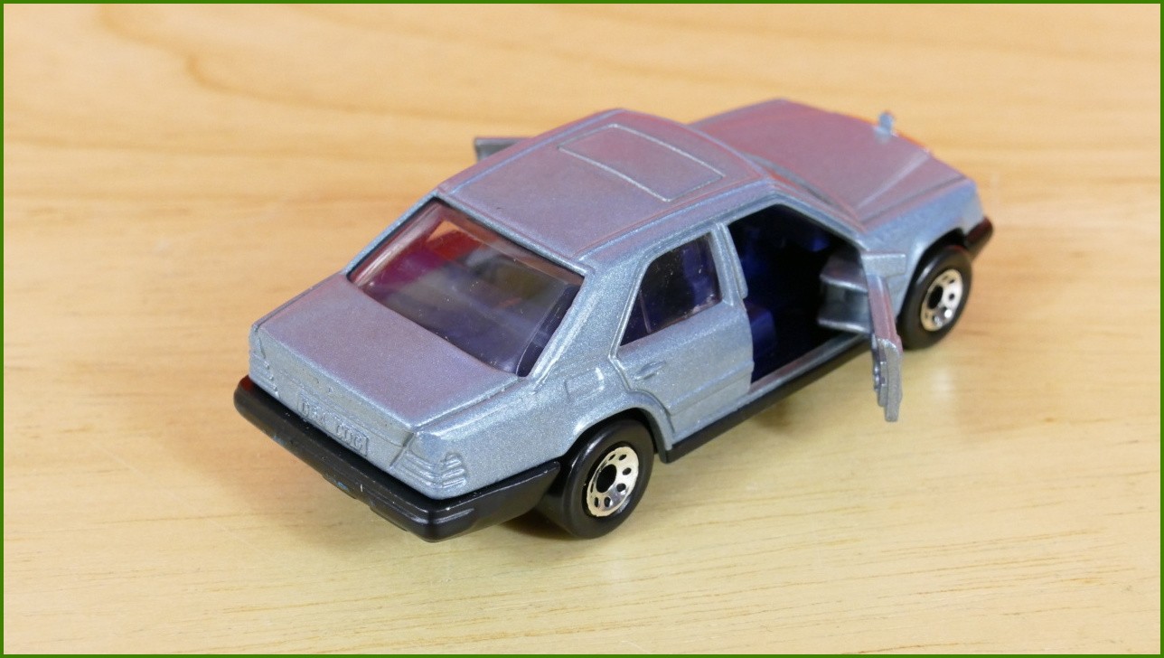 Autíčko Angličák Matchbox MB-58 - Mercedes-Benz 300E