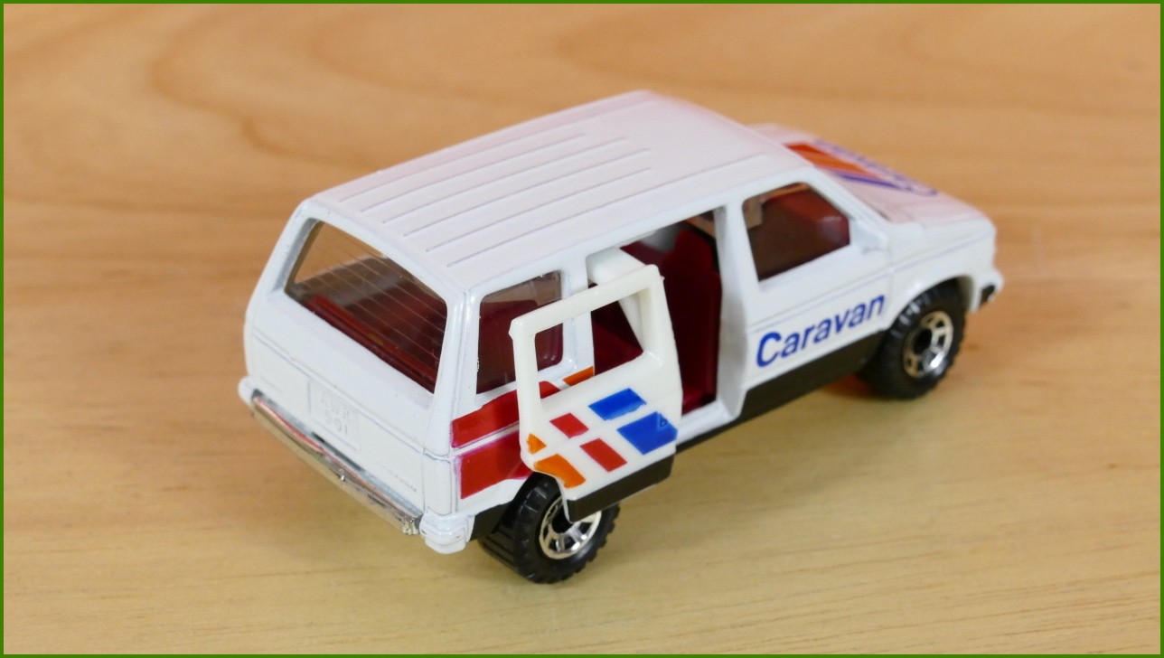 Autíčko Angličák Matchbox MB-64 - Chrysler Caravan