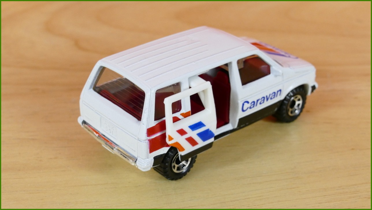 Autíčko Angličák Matchbox MB-64 - Chrysler Caravan