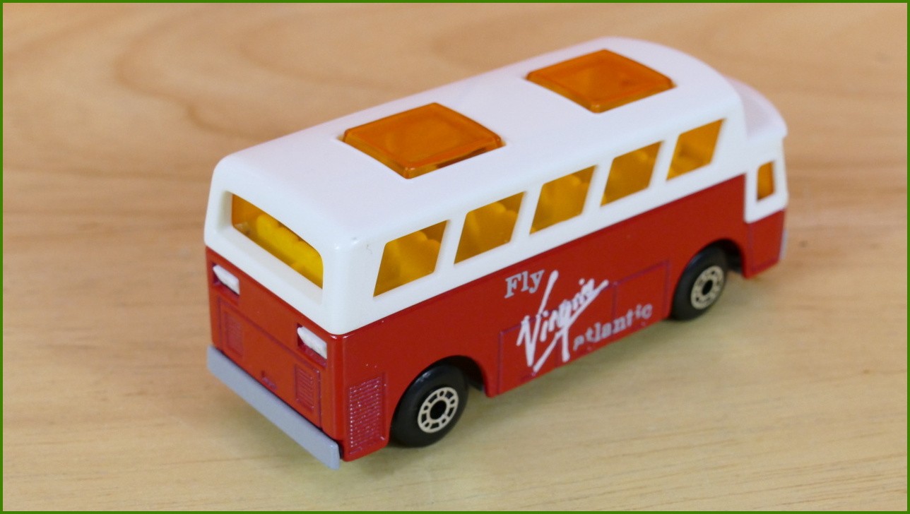 Autíčko Angličák Matchbox MB-65 - Airport Coach Bus
