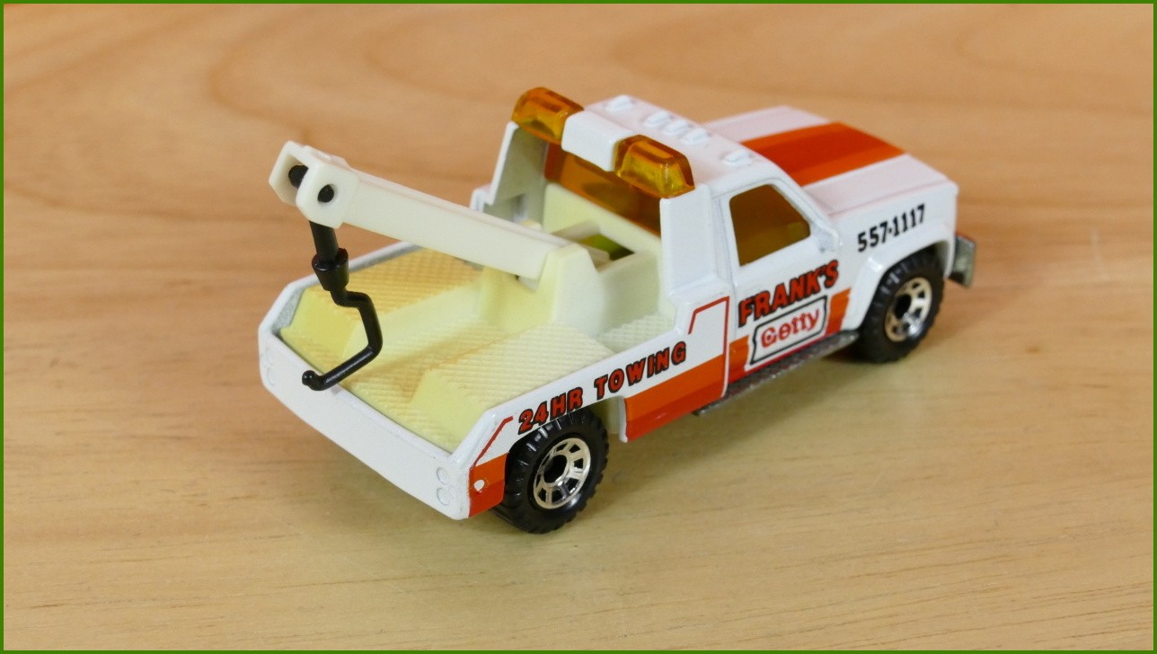 Anglilčák Matchbox Autíčko MB-71 - GMC Wrecker - zažloutlý plast na korbě s hákem, drobná prasklinka plastu krabičky