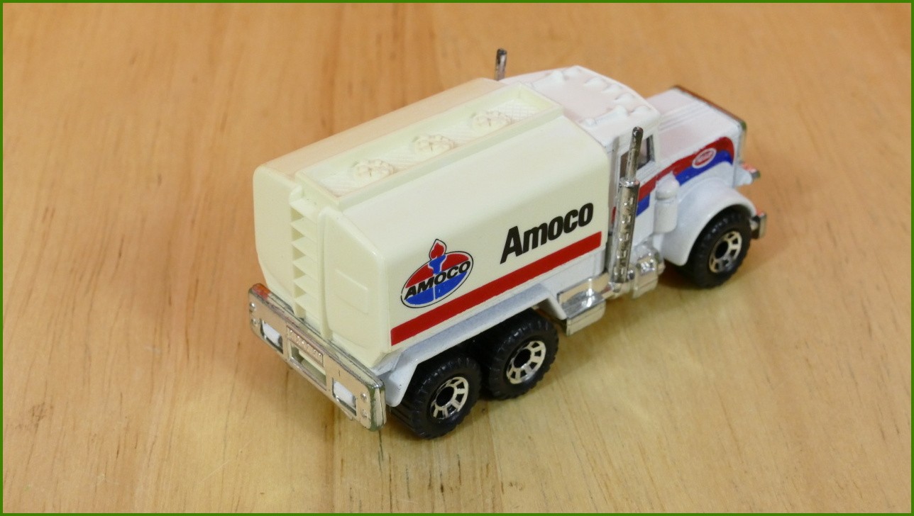 Matchbox Model Autíčka Peterbilt Amoco