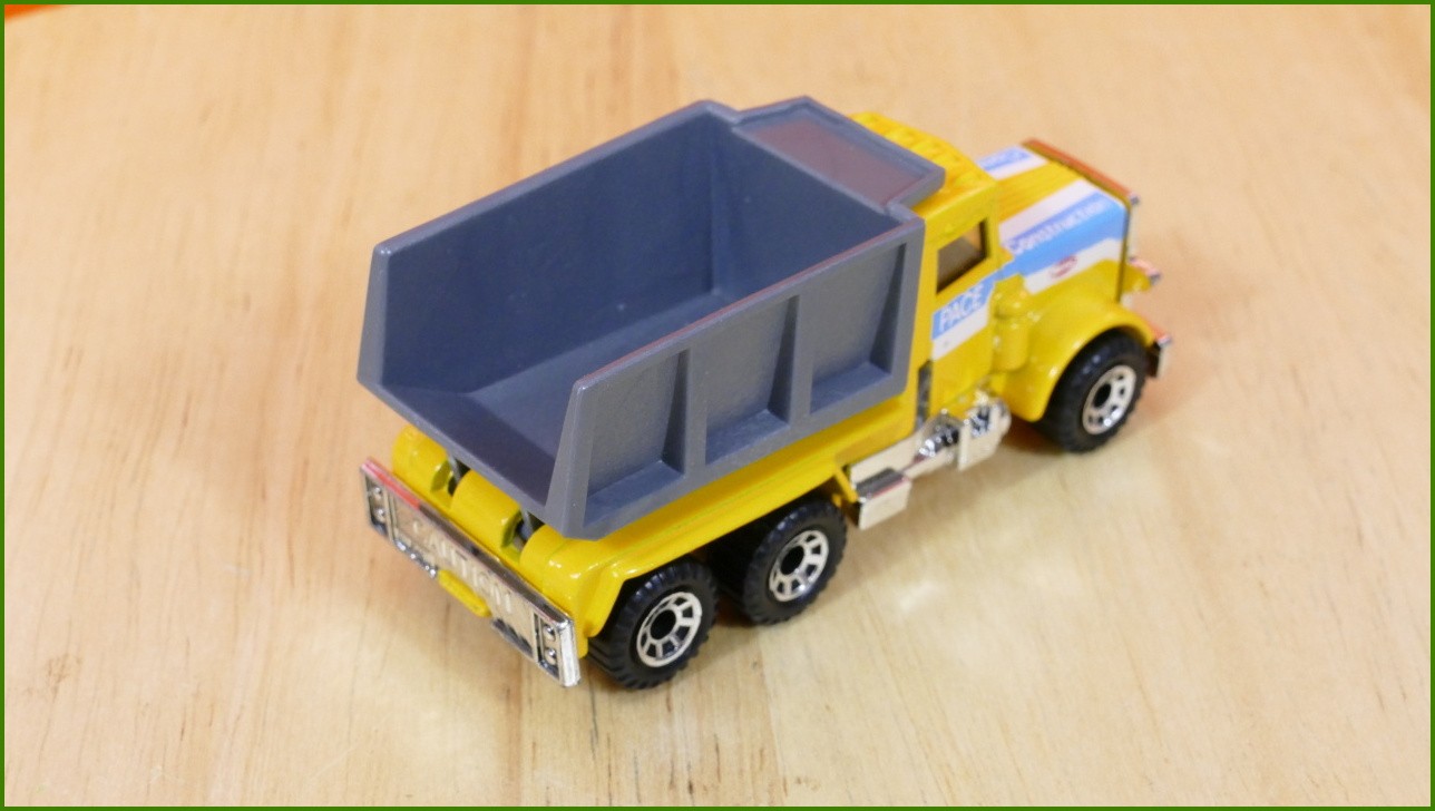 Matchbox Model Autíčka MB23 - Tipper Truck