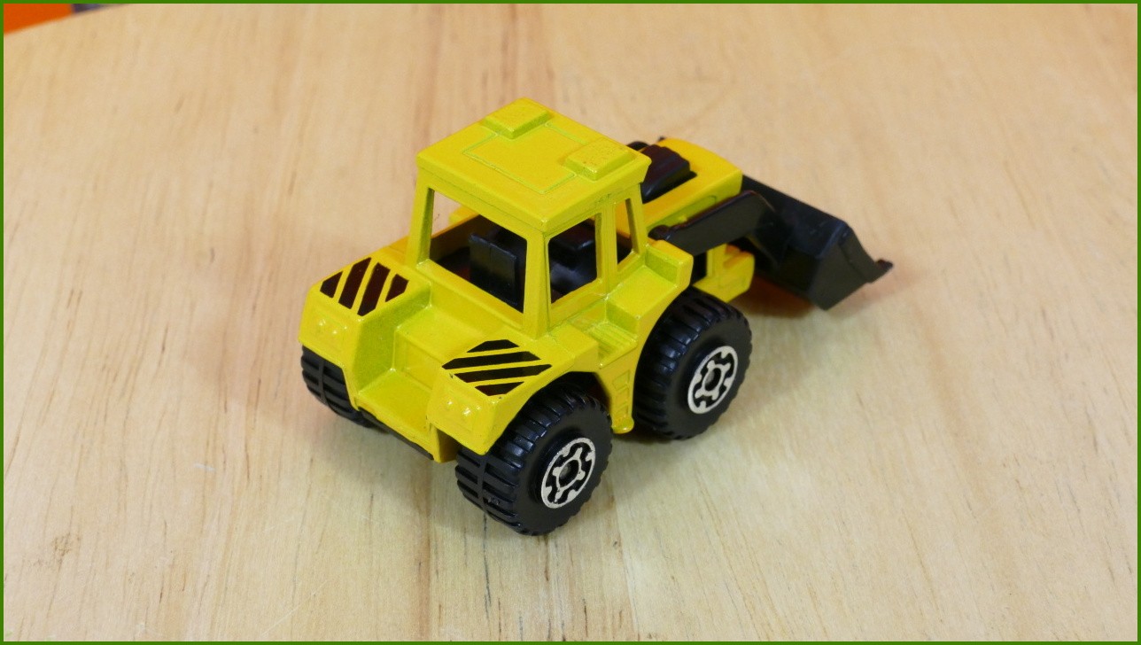 Matchbox Model Autíčka MB29 - Shovel Tractor