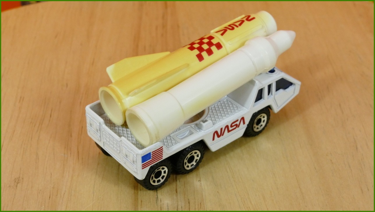 Matchbox Model Autíčka MB40 - Rocket Transporter - zabarvená raketa