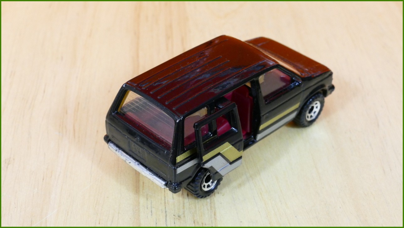 Matchbox Model Autíčka MB64 - Chrysler Caravan